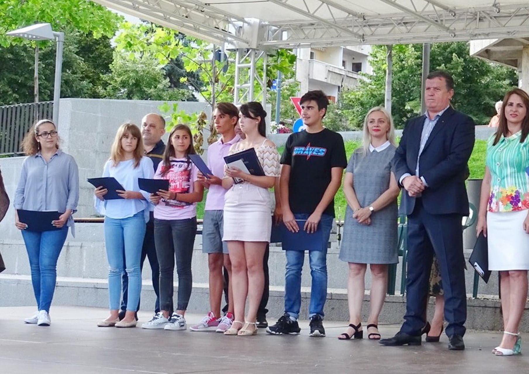 gutau elevi
