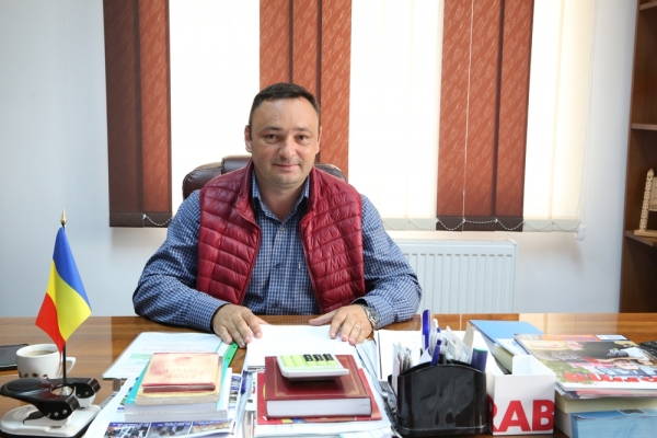 primarul-daniel-achim-balutas218_b (3)