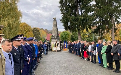 1698224708962