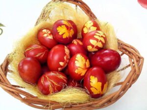 oua-rosii-vopsite-natural