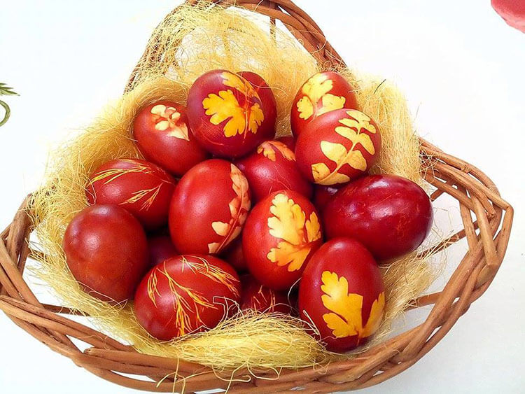 oua-rosii-vopsite-natural