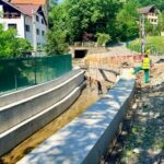 Sunt în desfășurare lucrări de reparații la podul care face legătura între Intrarea Cetățuia și Strada Dealul Malului, realizate de Direcția Administrării Domeniului Public